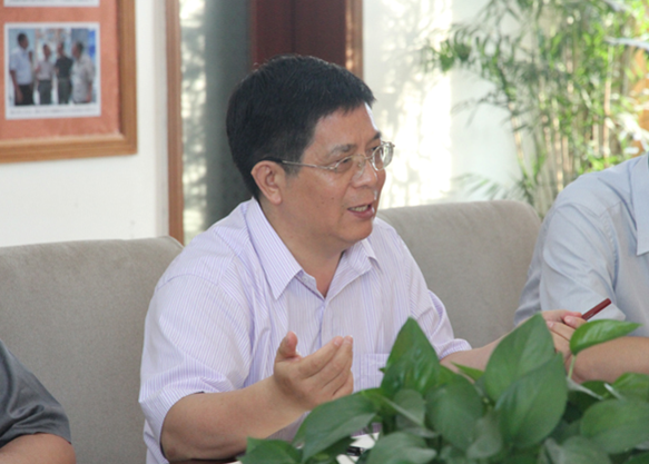 清華大學(xué)王亭杰教授蒞臨廣源化工指導工作