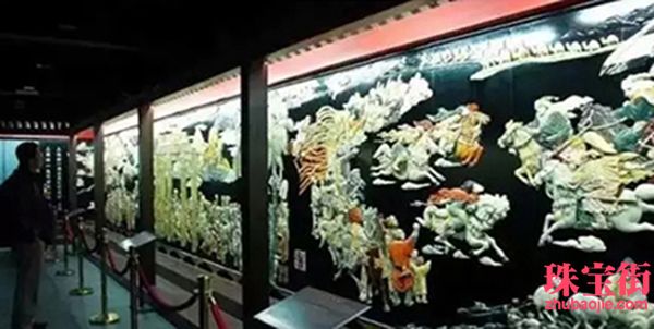用料30噸玉石，雕成重達10噸的絲綢之路PK清明上河圖
