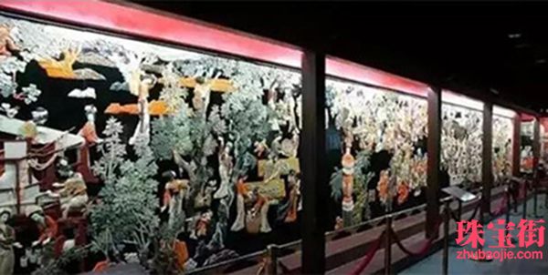 用料30噸玉石，雕成重達10噸的絲綢之路PK清明上河圖