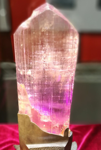 礦物晶體 紫鋰輝石 中國粉體技術(shù)網(wǎng)