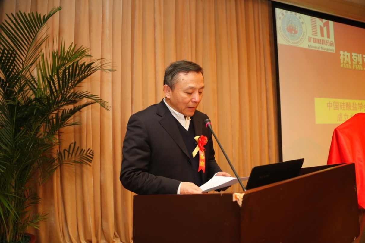 中國硅酸鹽學(xué)會(huì )理事長(cháng)徐永模講話(huà)