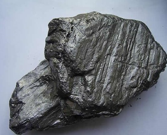 鱗片石墨礦中國首條30噸/年薄層石墨烯生產(chǎn)線(xiàn)投產(chǎn)，成本低至1元/克以下