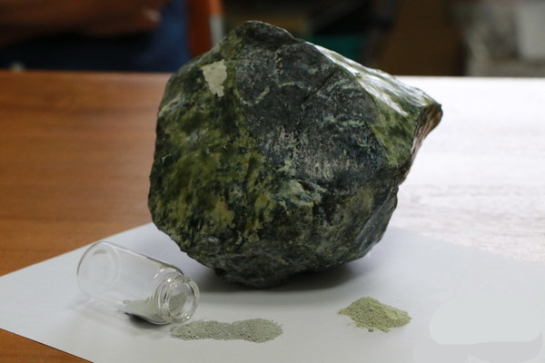蛇紋石比石墨烯還牛？無(wú)毒環(huán)保的天然礦電池成功問(wèn)世