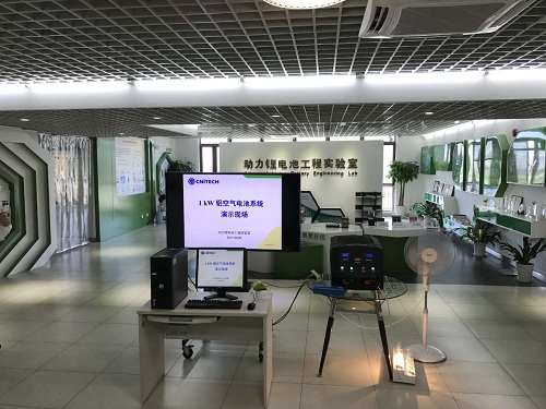 圖3 鋁空氣電池發(fā)電系統演示現場(chǎng)