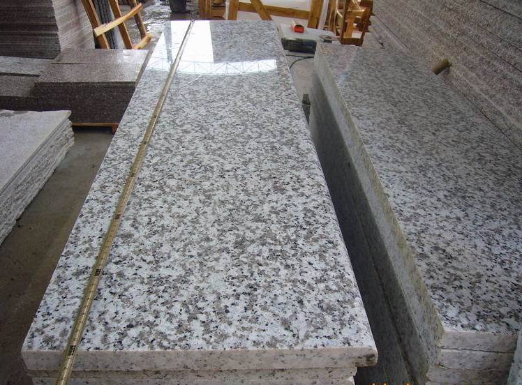 福建泉州口岸首次從歐洲進(jìn)口荒料石——“樹(shù)掛冰花”花崗巖