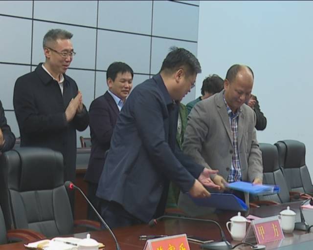 南召縣政府與江西廣源化工舉行項目合作簽約儀式