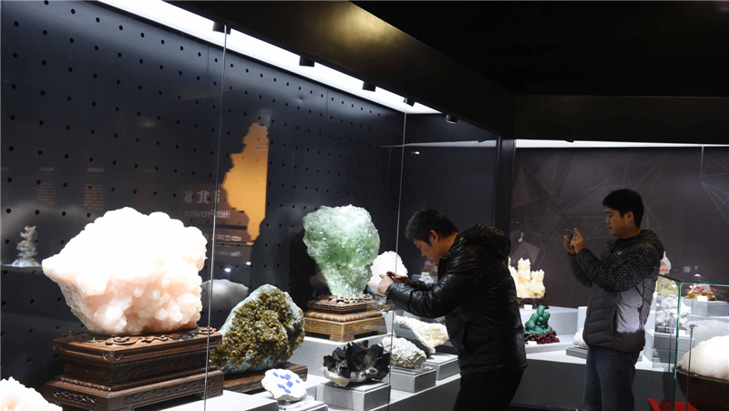 河北省地質(zhì)博物館開(kāi)館，專(zhuān)設了礦物巖石廳