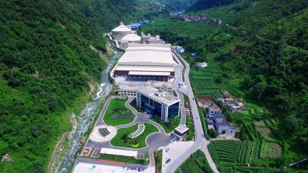 坐擁天下第一白大理石礦山，四川億欣新材料引領(lǐng)碳酸鈣智能化生產(chǎn)