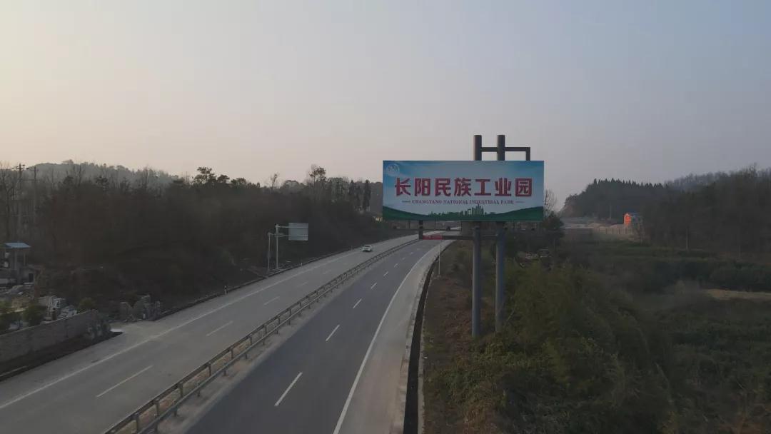 湖北長(cháng)陽(yáng)：小小碳酸鈣粉正在演繹“低碳傳奇” 　　
