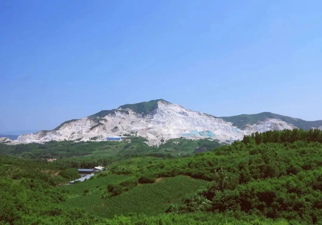 【資訊】遼寧海城遠東礦業(yè)年加工10萬(wàn)噸滑石粉項目投產(chǎn)！ 　　 　　