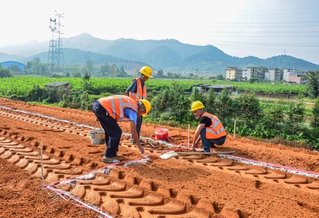 變廢為寶，江西利用鋰云母尾礦長(cháng)石粉建設“美綠高速” 　　