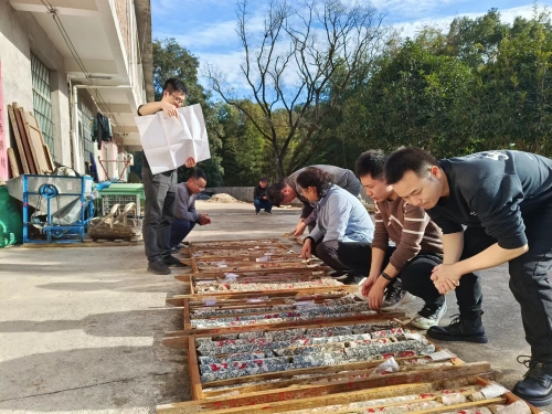 江西發(fā)現潛在高純石英用硅質(zhì)原料礦（化）體10處 　　