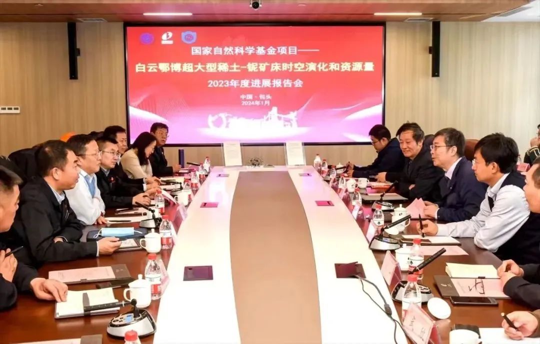 全球首次！內蒙古白云鄂博發(fā)現重稀土新礦物——白云釔鋇礦 　　