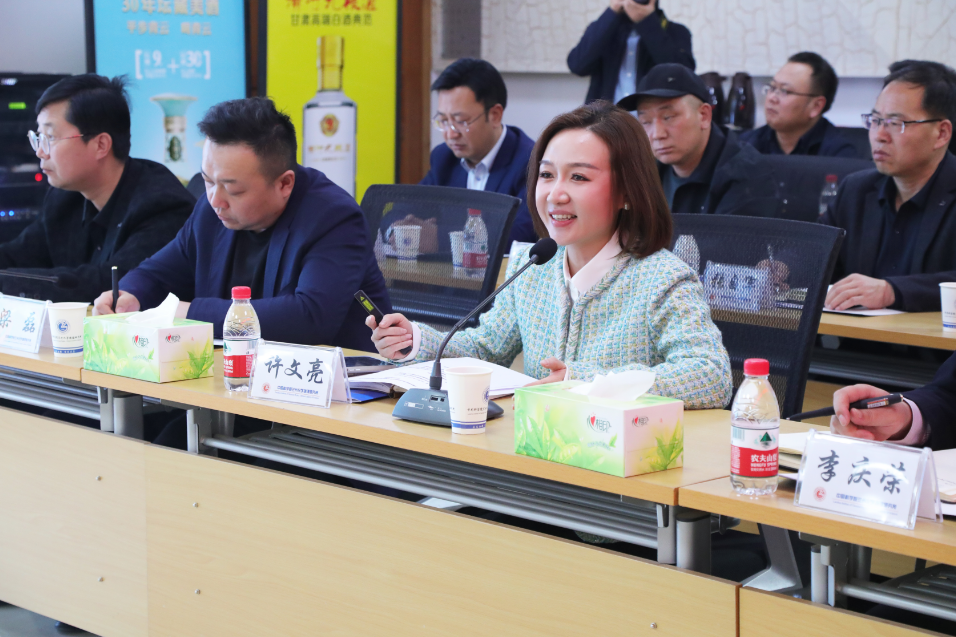 濱河集團與中科院蘭州化物所簽訂凹凸棒石戰略合作協(xié)議