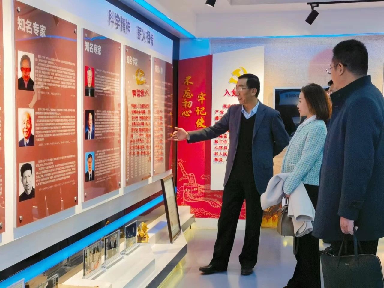 濱河集團與中科院蘭州化物所簽訂凹凸棒石戰略合作協(xié)議