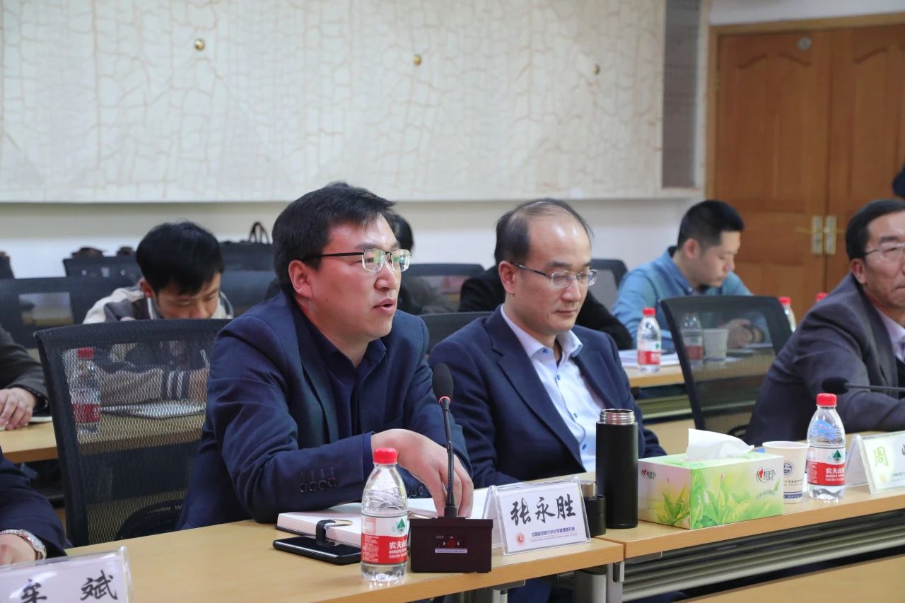 濱河集團與中科院蘭州化物所簽訂凹凸棒石戰略合作協(xié)議