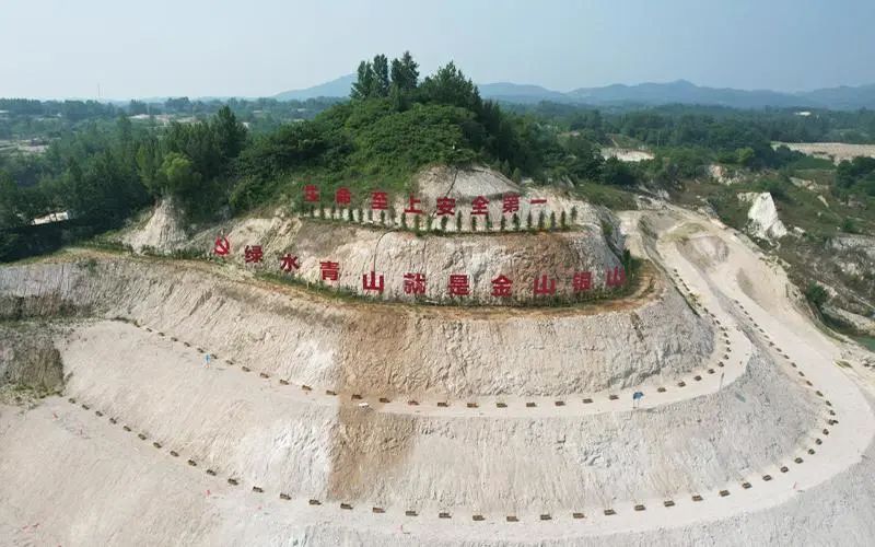 國家非金屬礦深加工工程技術(shù)研究中心上天梯分中心正式揭牌 　　