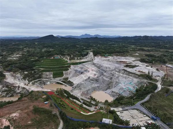 國家非金屬礦深加工工程技術(shù)研究中心上天梯分中心正式揭牌 　　