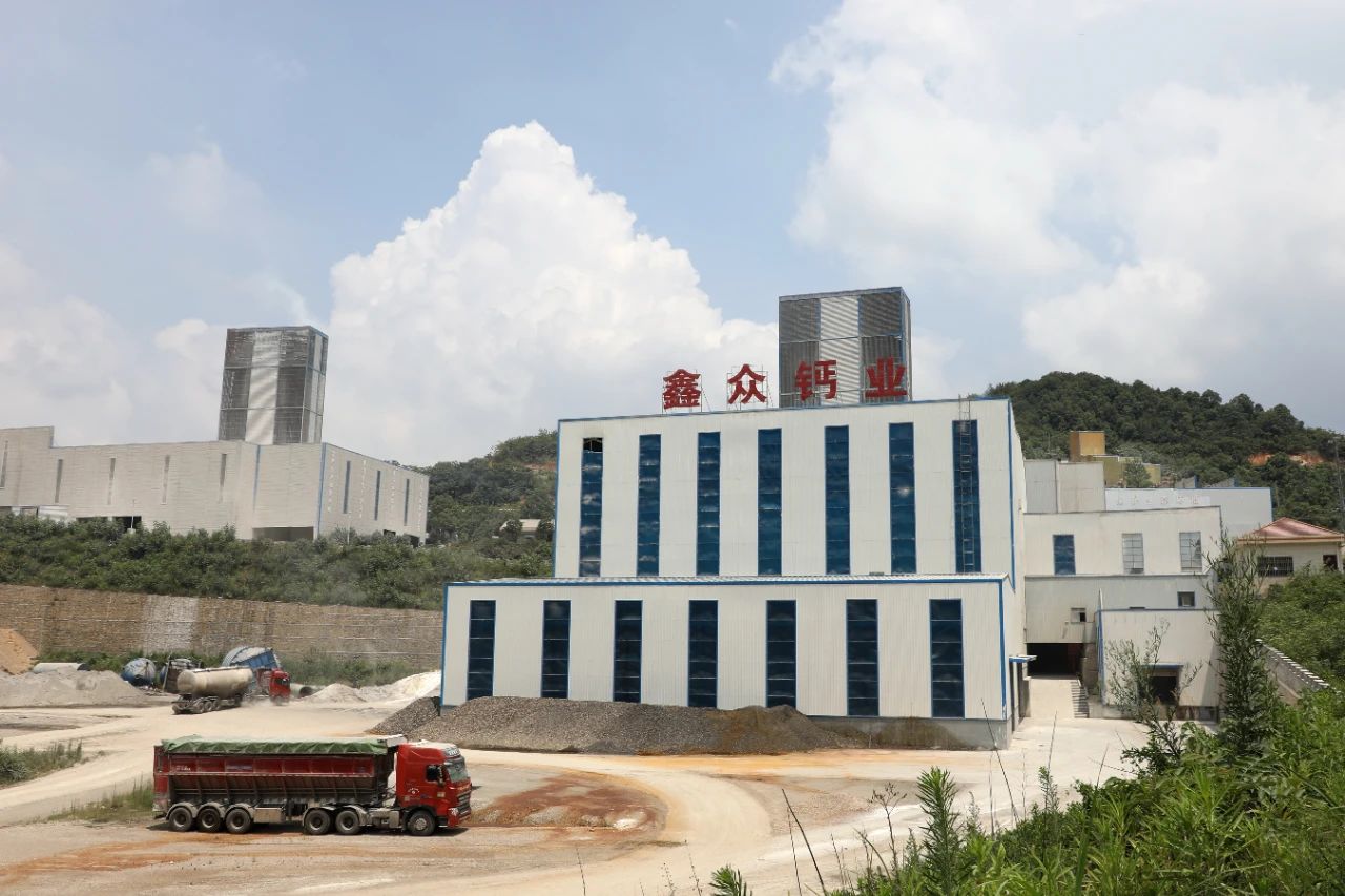 湖南臨澧縣:石灰石變身鈣基新材料