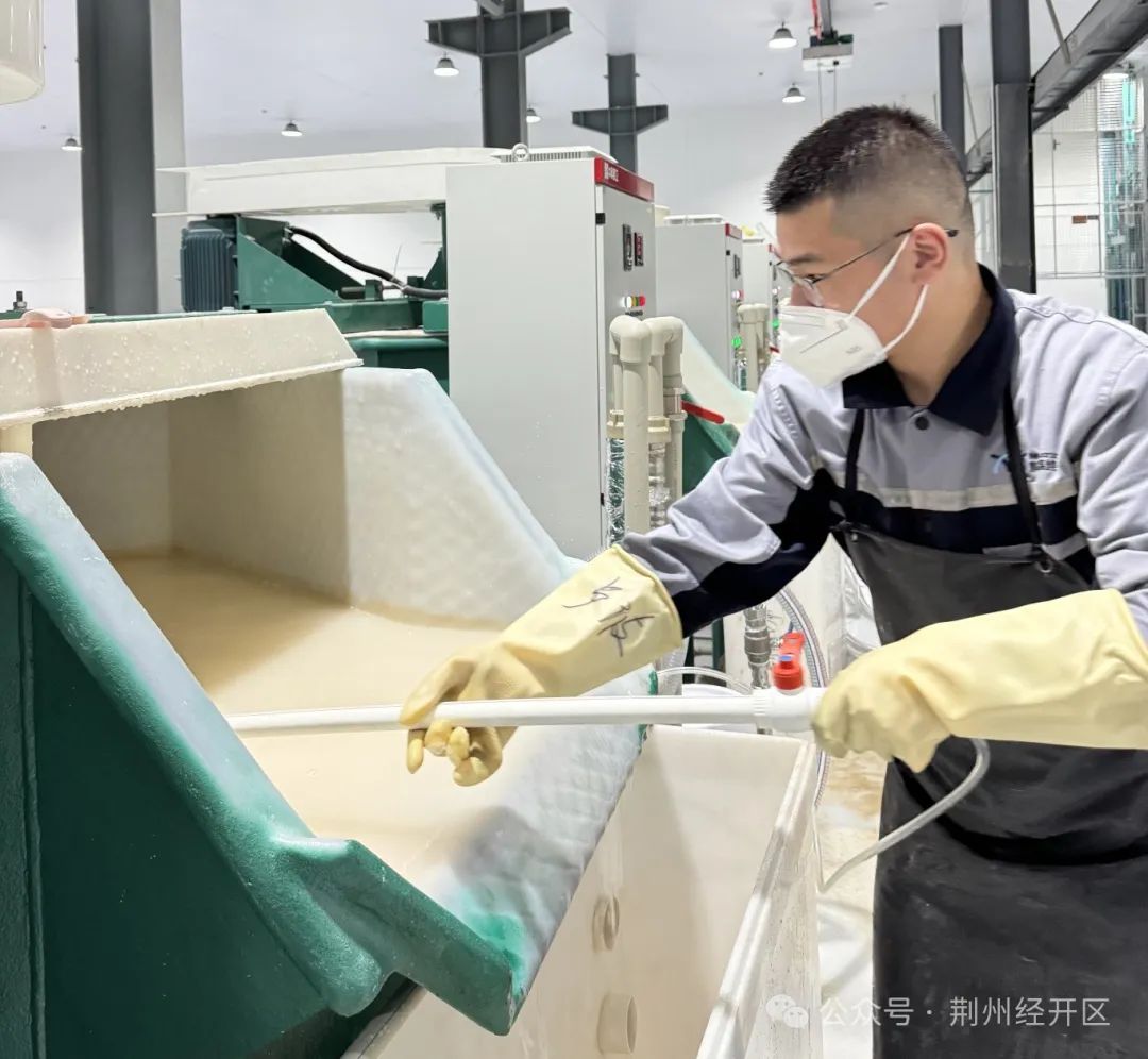 湖北2萬(wàn)噸電子級、坩堝級高純石英砂項目試產(chǎn) 　　 　　